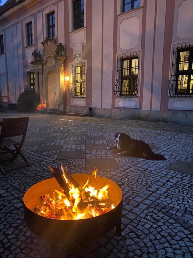 Boutique Palac Warmatowice Sienkiewiczowskie Legnica Exterior photo