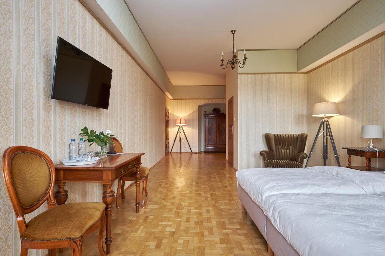 Boutique Palac Warmatowice Sienkiewiczowskie Legnica Exterior photo