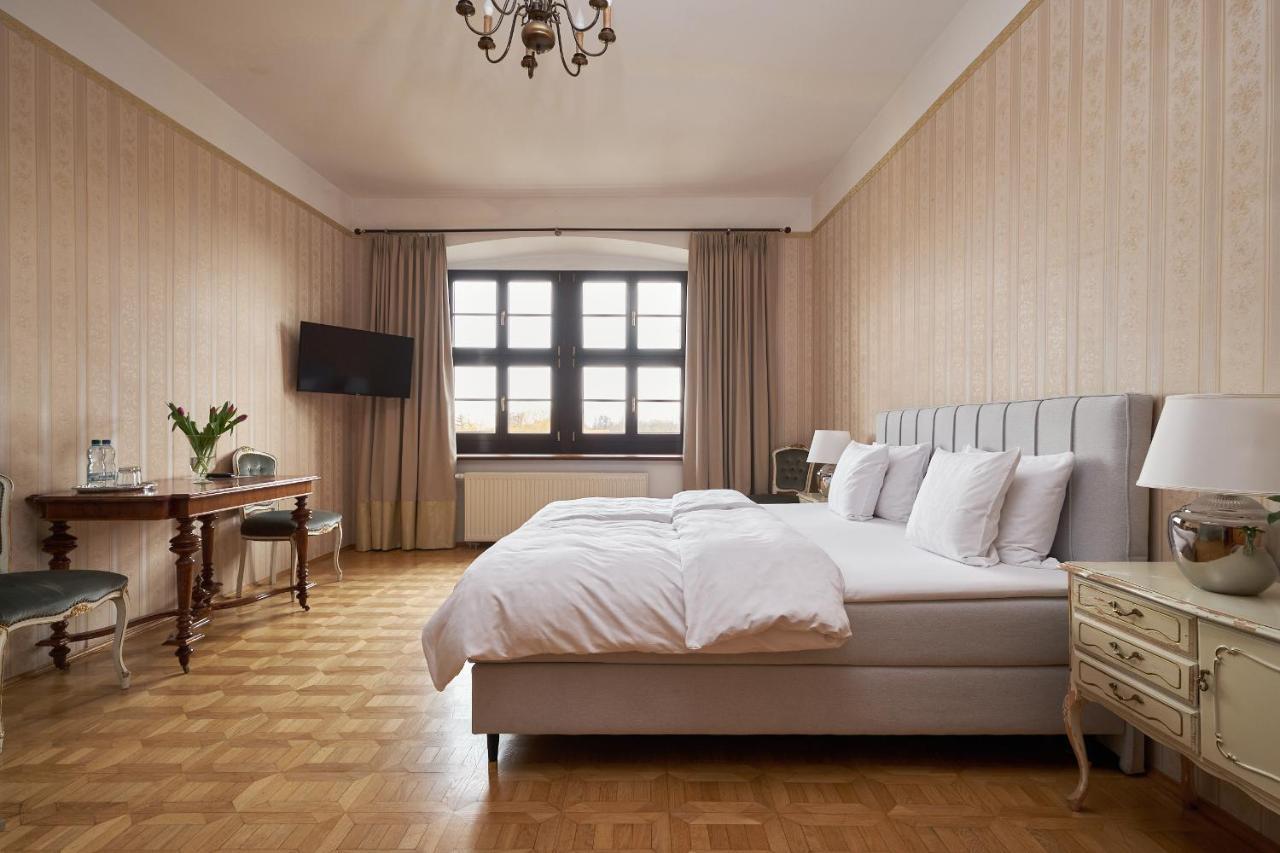 Boutique Palac Warmatowice Sienkiewiczowskie Legnica Exterior photo