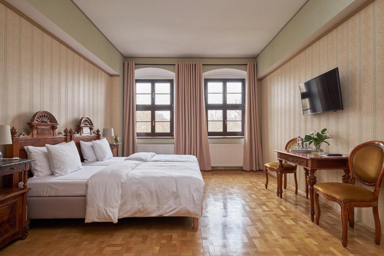 Boutique Palac Warmatowice Sienkiewiczowskie Legnica Exterior photo