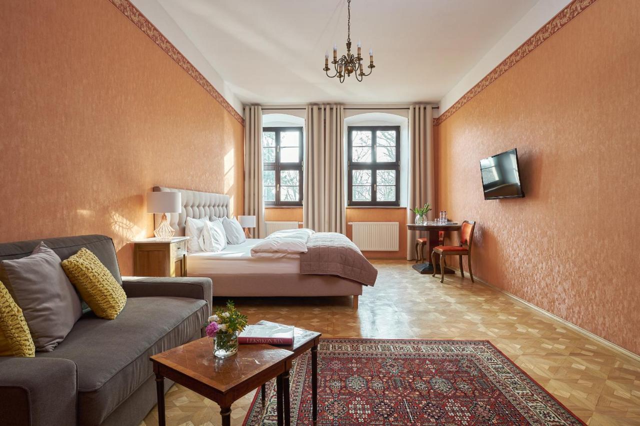 Boutique Palac Warmatowice Sienkiewiczowskie Legnica Exterior photo
