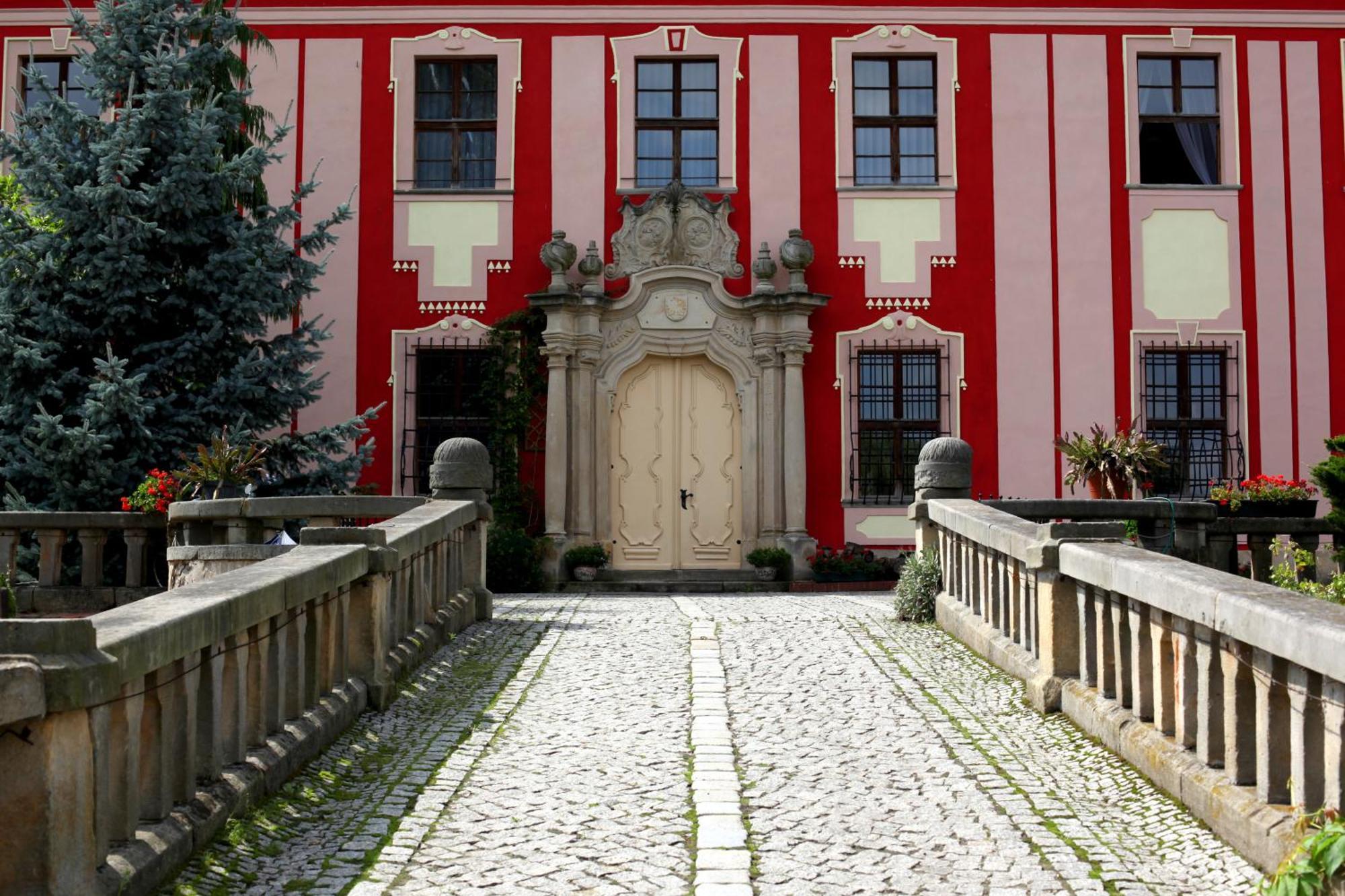 Boutique Palac Warmatowice Sienkiewiczowskie Legnica Exterior photo
